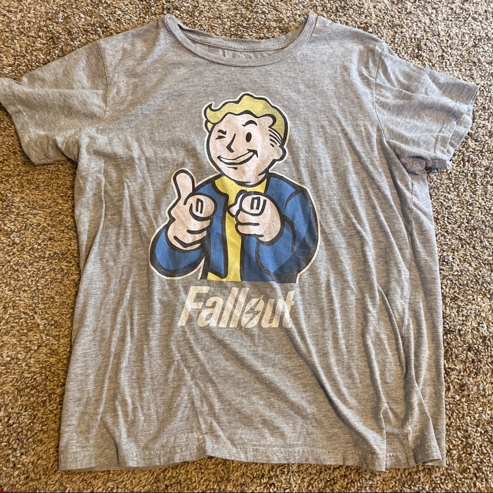 Men’s size Large 4 Tshirt bundle